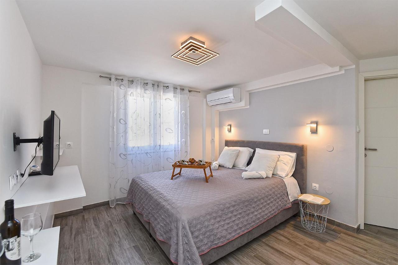 Double Room With Pool 2261 Medulin Exterior foto
