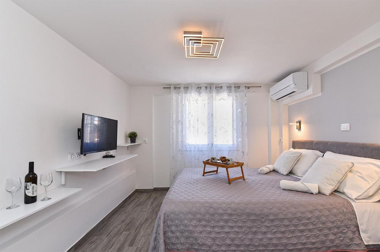 Double Room With Pool 2261 Medulin Exterior foto