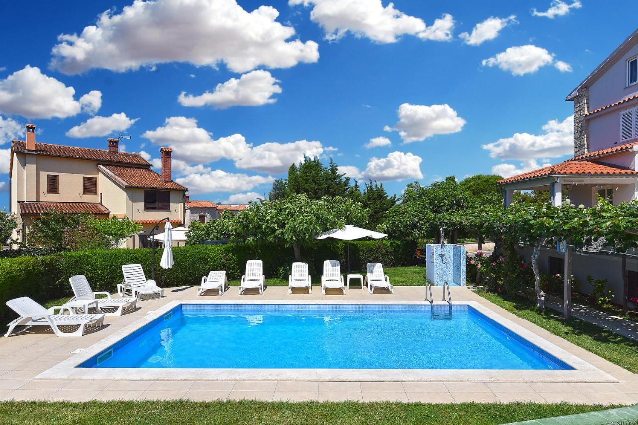 Double Room With Pool 2261 Medulin Exterior foto