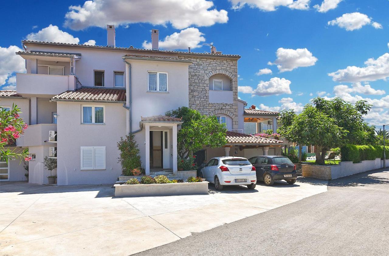 Double Room With Pool 2261 Medulin Exterior foto